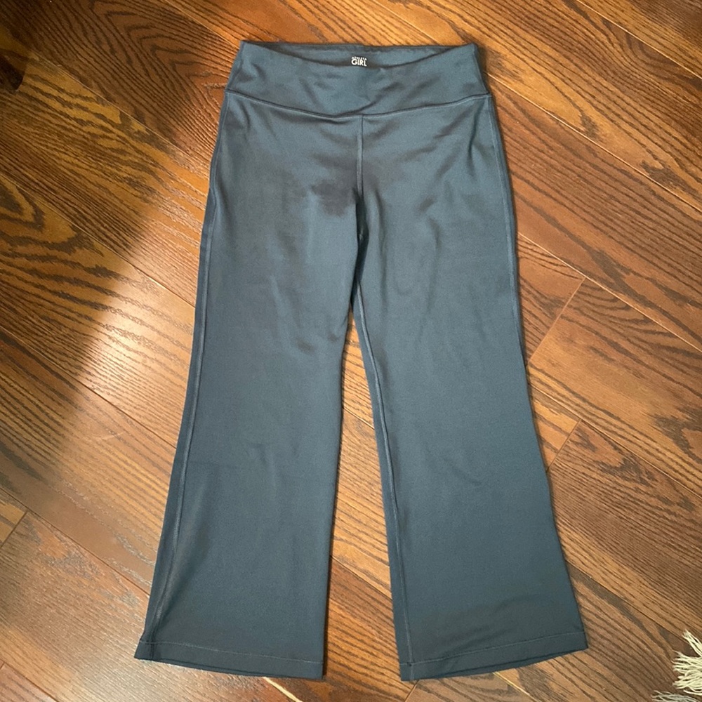 Athleta GIRL 👧🏽 CHIT CHAT KICK FLARE CAPRI